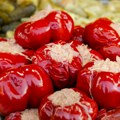 Napravite paprike punjene kupusom: Starinska zimnica koju ćete obožavati