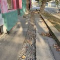 Građani upozoravaju: Trotoari u Zrenjaninu postali neprohodni