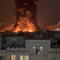 Trenutak kada se noć pretvorila u dan! Nebo se zacrvenelo, dim okovao ceo grad: Teheran je noćas bio na meti stravičnih udara…
