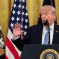 Trump kaže da će SAD pauzirati operaciju provođenja brodova kroz Hormuški moreuz