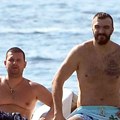 Violeta Peković sa torbom od 14.000 evra stigla na proslavu kod kuma Duška Šarića, a Nikole nigde nema: Samo je ona ostala u…