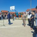 Vučić u Gornjem Sinkovcu kod Leskovca: Ljudima mogu i sa septičkim jamama, ali bez puta ne mogu