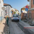 Počinju Dani piva, vode nema a centar grada je „ukrašen“ motornim uljem: Dobro došli u Zrenjanin! Zrenjanin, ulje na pesku…