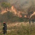 FOTO, VIDEO Vatrena noć u Halkidikiju: Gorele kuće i automobili, stotine ljudi evakuisane, oglasio se srpski vodič