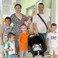 Jovanovići iz Leskovca za 8 godina dobili petu prinovu: Lepo bi bilo da je devojčica, ali sada imamo ceo tim!