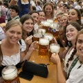 Počeo Oktoberfest - krigla piva skuplja oko šest odsto