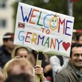 Nemačka postaje "tvrđa" u izbegličkoj politici: Zbog rasta desnice Šolc okreće leđa pristupu "dobrodošlice migrantima"?