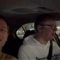Vučić u društvu malog vozi ulicama Beograda: "Četiri godine, godine duge" (video)