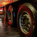 Trojac uhapšen za tešku krađu: Istakali gorivo iz kamiona preduzeća