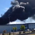 Пожар у фабрици у Србији (ВИДЕО)