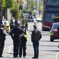 Drama u Londonu: Zakucao se kolima u kuću, izvadio mač i napao ljude: Izbodeno nekoliko osoba, objavljen snimak napadača…