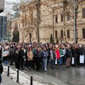 VALJEVSKI SREDNJOŠKOLCI NASTAVILI SA BLOKADOM SAOBRAĆAJA ISPRED GIMNAZIJE