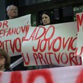 U pritvoru napadnut novosadski aktivista Davor Stefanović, polomljen mu nos na dva mesta