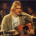 Na aukciji plaćena 6,1 milion dolara: Gitara Kurta Kobejna sa čuvenog Anplagd koncerta, na izložbi u Londonu (video)