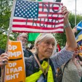 (Foto): Stotine ljudi u Edinburgu i Aberdinu protestuju protiv Trampove posete Škotskoj