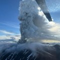 (Foto, video) vulkan eruptirao prvi put posle 600 godina! Kupola od lave preti da se proširi, stub pepela ide i do 6 kilometara…