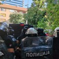 Policijsko zadržavanje za Jovovića i Čeleketić: Uhapšeni zbog sprečavanja tužioca da uđe u sud u Novom Sadu