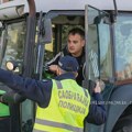 Drugi dan protesta poljoprivrednika u Zrenjaninu – policija nije dozvolila parkiranje ispred škola ali ni ispred “Komiteta”…