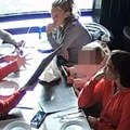 Četiri majke jele i pile sa decom u restoranu, pa pobegle: "Naručivale koktele i šotove, napravile račun od 40.000 dinara i…