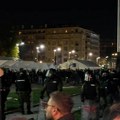 Počela hapšenja nakon nereda ispred Skupštine Srbije: Muškarac se skinuo i pokazivao genitalije