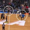 Haos u NBA ligi! Nikola Jokić bežao po terenu od navijača! Skandal koji je šokirao planetu: Čovek utrčao sa tribina, krenula…