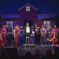 Prepuno zrenjaninsko pozorište i velika srca: Koncert „Najlepša praznična bajka“ spojio muziku i humanost Koncert "Najlepša…