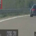Strašan snimak sa auto-puta kod Bujanovca: Vozač "audija" jurio skoro 240 kilometara na sat