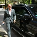 On vozi jedan od najskupljih automobila na estradi: Jedva sklapao kraj s krajem, a danas se kupa u novcu