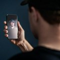 Tražiće nam sliku lične karte i selfi! AI uvodi proveru identiteta korisnika, ovo su nova pravila!