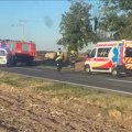 Teška nesreća kod Subotice, ima mrtvih! Žena preticala autobus, sletela sa puta i sudarila se sa kamionom: Hitna i vatrogasci…