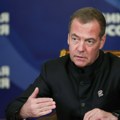 Medvedev reagovao na Trampov poziv na smenu Zelenskog, pa poručio: "Saberite se"