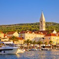 Britanski TV hit dobija jadransku verziju Radnja se seli na Brač, a rediteljka Jelena Gavrilović kaže: "Raj je mnogo…