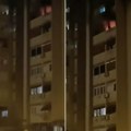 Dete bacilo petardu komšiji na balkon i zapalilo mu stan! Počela da gori plastična roletna, a onda sve ostalo (video)