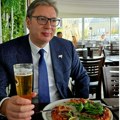 "Pica je onako a pivo je: Top!" Vučić podelio utiske iz Hamburga, pred susret sa Šolcom (foto, video)