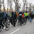 Deo studenata iz Beograda i Niša nastavili put Kragujevca, njihove kolege iz Novog Sada na biciklima idu ka najvećem gradu u…