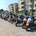 Sremska Mitrovica na Vespa mapi: Mađarski vespisti obišli grad na Savi uoči velikog evropskog skupa u Novom Sadu