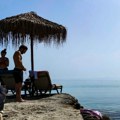 Dečaku iz Srbije kojem je stalo srce život spasao srpski lekar: Detalji drame na plaži u Nea Vrasni (Foto)