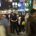 Naklon do poda za policajca na Autokomandi: Skinuo fantomku i rukovao se sa građankom
