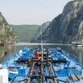 Brod udario u stenu: Kapetan izgubio kontrolu: 9 putnika, među kojim 6 dece, spasili vatrogasci i ronioci