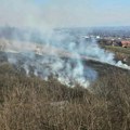 Veliki požar izbio u čačanskom naselju Trbušani: Vatra guta voćnjake i imanja - u borbi na terenu uz vatrogasce su i meštani…