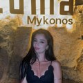 Rodila sina darku laziću i povukla se iz javnosti: Marina sada pokazala kako uživa na Mikonosu: Čipka preko grudi i tetovaža…