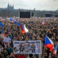 Protest u Pragu, desetine hiljada ljudi odbilo budućnost Češke po modelu današnje Mađarske