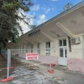 Zbog pada plafona na železničkoj stanici u Ćupriji godinu i po dana zatvoren deo za putnike