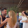 (Video) Ludilo u Atini: Novak Đoković priredio Jeleni spektakularnu proslavu 40. rođendana na plaži, Noletu stavili krunu na…