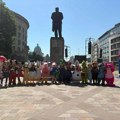 Skup SNS-a "Srbija jedna porodica" ispred Narodne skupštine: Počeo program za najmlađe (foto)