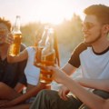 Gen Z ne odustaje od piva – samo ga bira drugačije