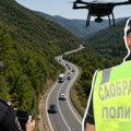 Vozači strahuju zbog saobraćajnih dronova, al besne na ove vozače: Evo koja vozila smete da preteknete na punu
