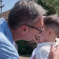 "Živ mi bio, Lazare", Vučića u Bujanovcu dočekalo kumče sa Kosova: "Nema veće radosti za čoveka nego kada ponovo sretne dete…