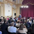 Dejan Vuk Stanković sa prosvetnim radnicima iz Subotice o izazovima u prosveti