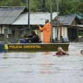 Oluja u Brazilu odnela najmanje 21 život: Žestoki ciklon pogodio 60 gradova, ljudi na krovovima kuća mole za pomoć (foto)